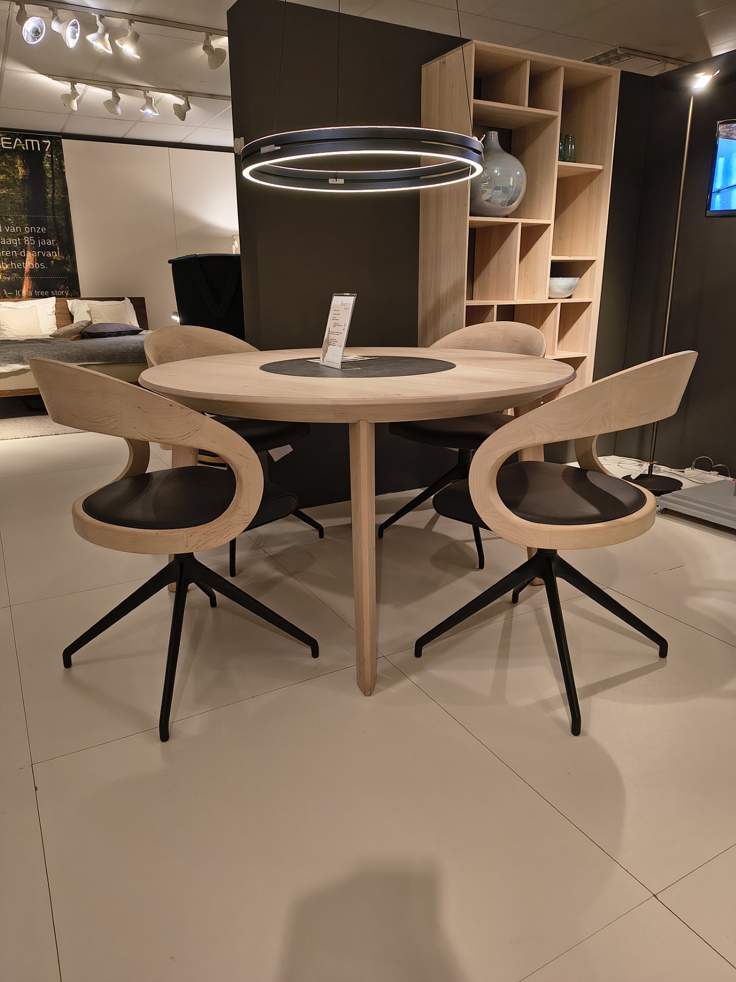 TEAM7 Tafel Miró met stoelen Girado